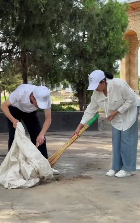 «Yoshlar qanoti» a'zolari bilan eko-hashar