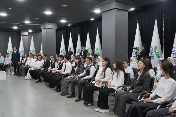 «Rahbar va yoshlar» uchrashuvi